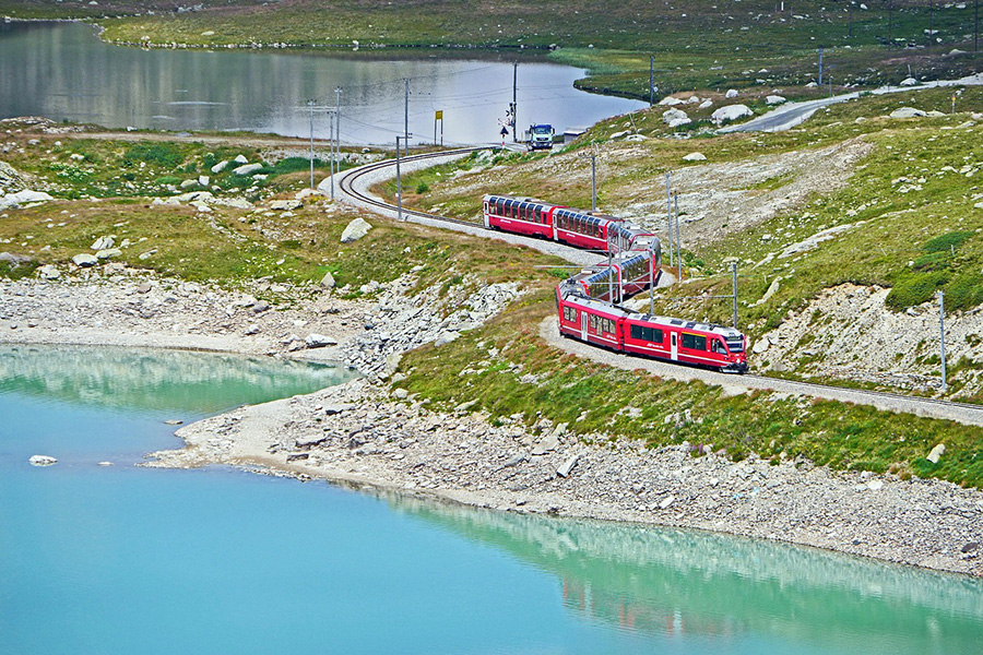Bernina-Express_Die-schönsten-Bahnstrecken-der-Schweiz_1